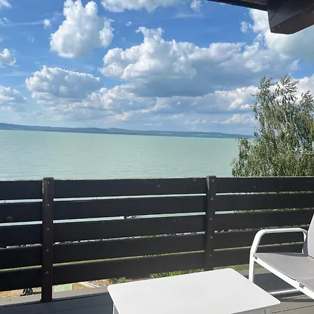 여관 Resident Balatonszárszó