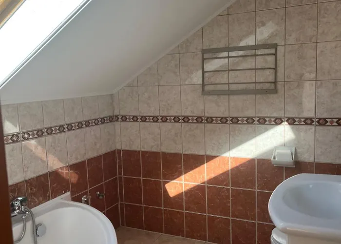 אורחן Resident *