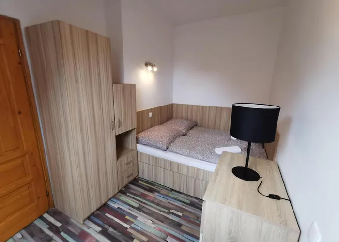 אורחן Resident *