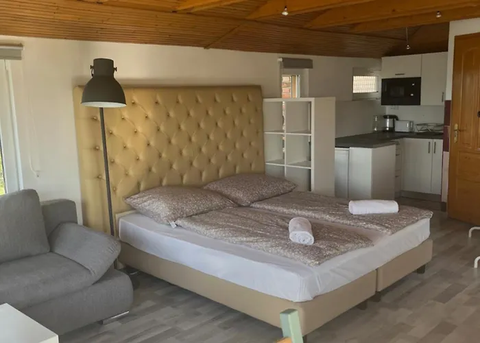 אורחן Resident *